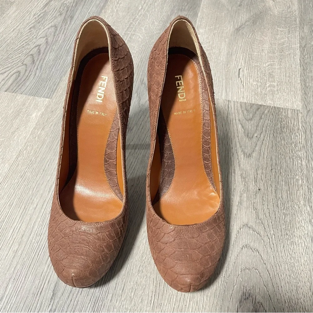 FENDI Logo Python Embossed Leather Round Toe Designer Heels - Size 10 - Brown - Picture 7 of 11